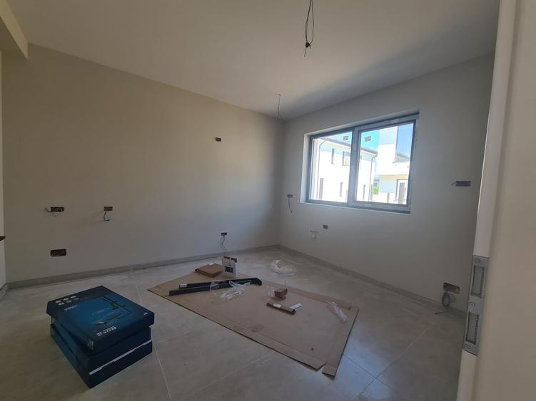 Casă individuală cu 4 camere cu Teren 300 Mp în Odăi