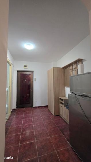 Garsonieră decomandată în Tei