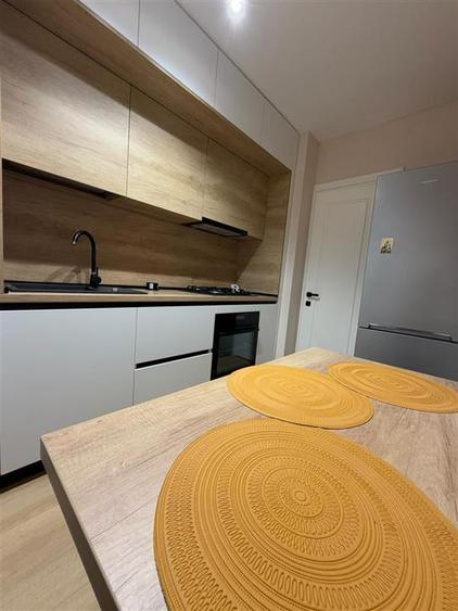 Apartament cu 3 camere decomandat, mobilat în Podu Roș