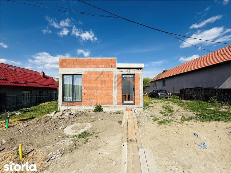Casă cu 2 camere cu Teren 570 Mp în Sânmartin