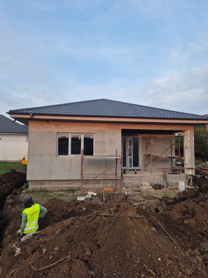 Casă individuală cu 4 camere cu Teren 300 Mp în Central