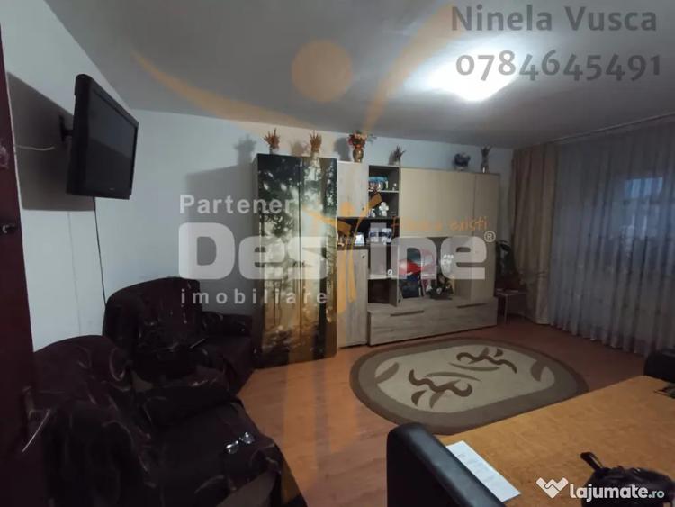 Apartament cu 3 camere decomandat, mobilat în Micro 11