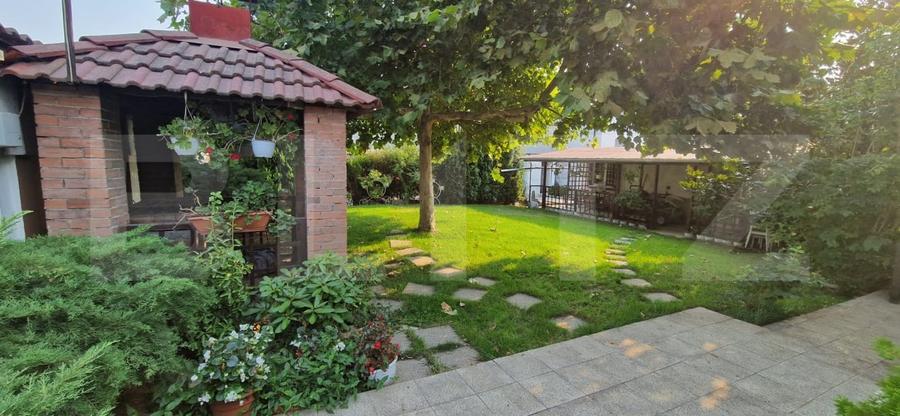 Casă individuală cu 7 camere cu Teren 700 Mp în Bordei