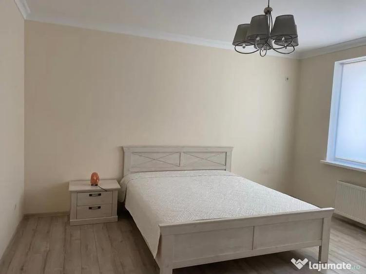 Apartament cu 2 camere decomandat în P-ța Victoriei