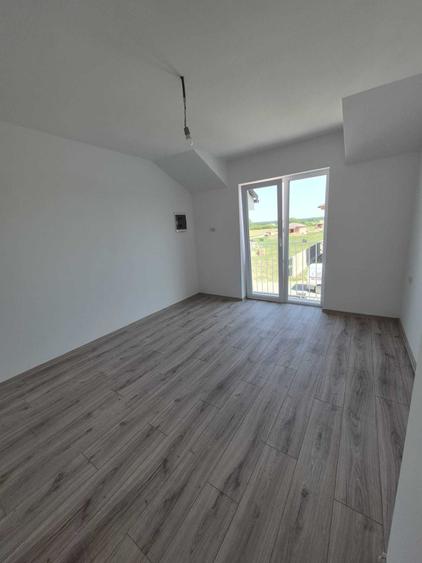 Casă cu 4 camere în Moșnița Veche
