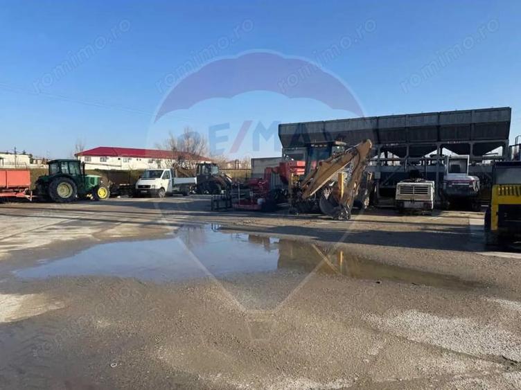 Spațiu comercial, de 2,200 mp, în Nord