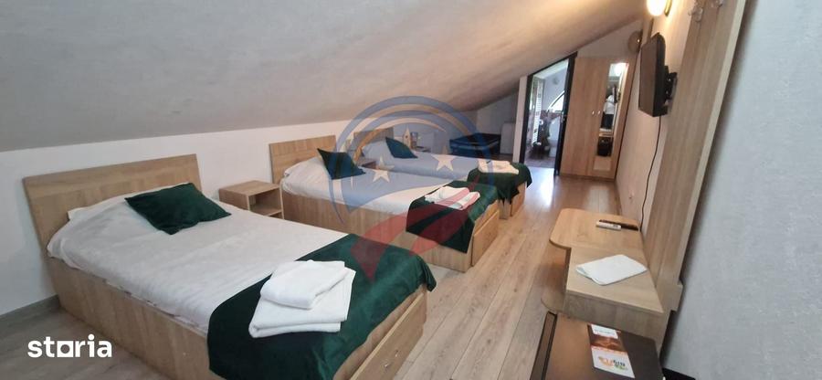 Casă cu 8 camere cu Teren 5574 Mp în Central