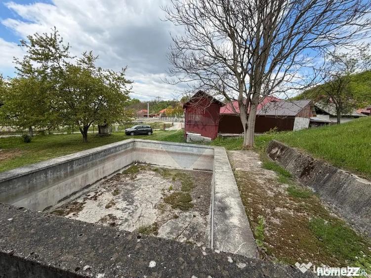Casă cu 7 camere cu Teren 2681 Mp în Buciumi