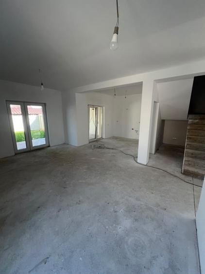 Duplex cu 4 camere cu Canalizare în Vladimirescu