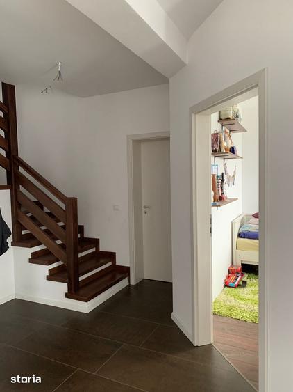 Casă cu 5 camere cu Teren 556 Mp în Exterior Vest