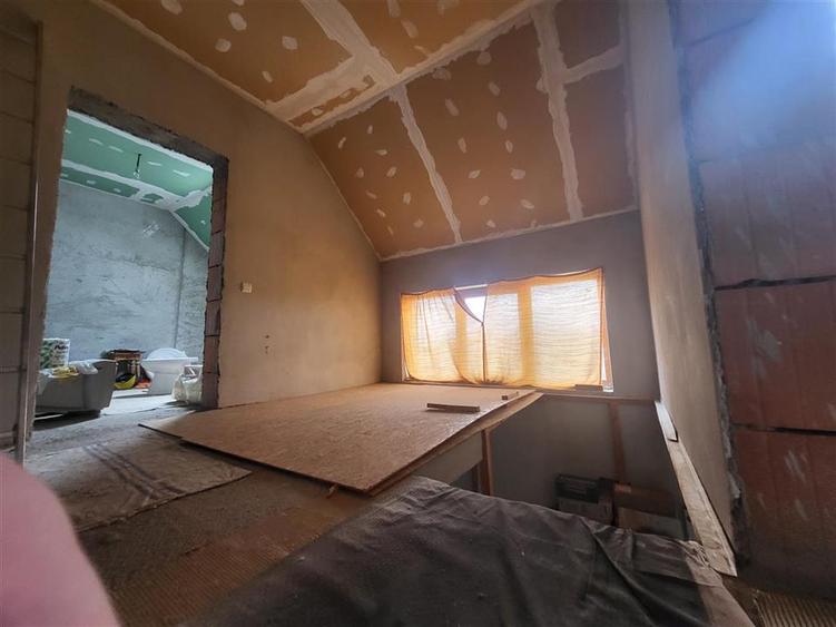 Casă cu 5 camere cu Teren 522 Mp în Sântandrei