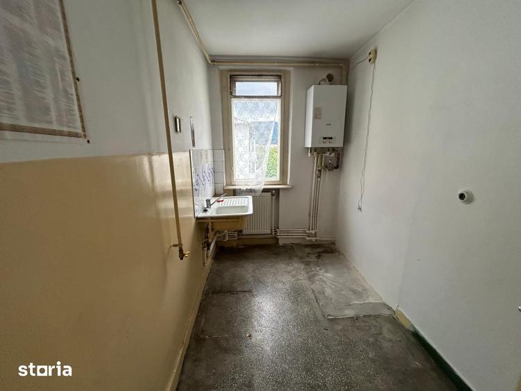 De vanzare Apartament cu 2 camere, decomandat, bv dacia etaj 4 - 2