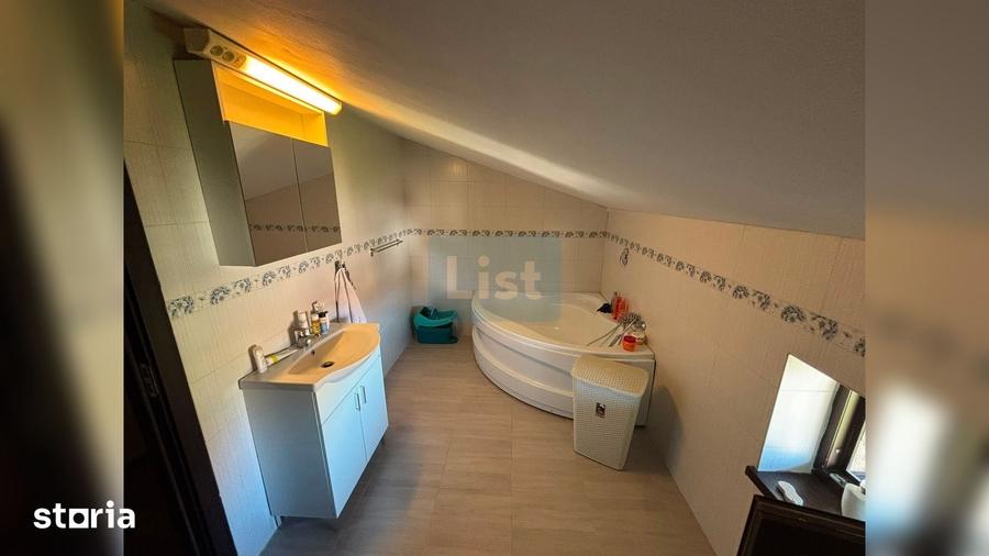 Casă cu 5 camere cu Teren 40 Mp în Central