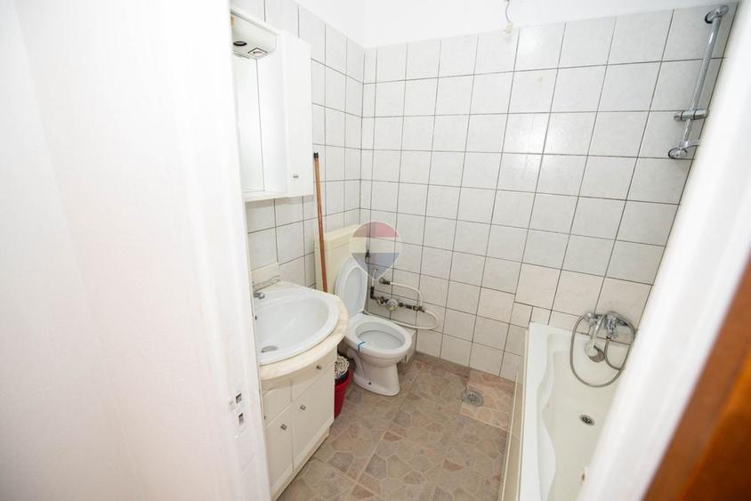Apartament cu 3 camere decomandat în Politehnica