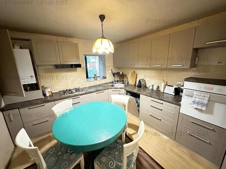 Apartament cu 3 camere decomandat, mobilat în Central