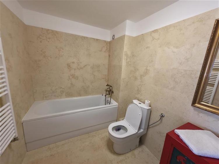 Duplex cu 4 camere cu Canalizare în 1 Decembrie