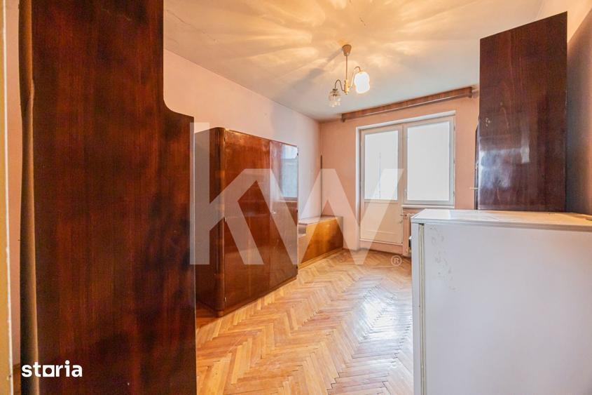Apartament cu 4 camere semidecomandat în Astra