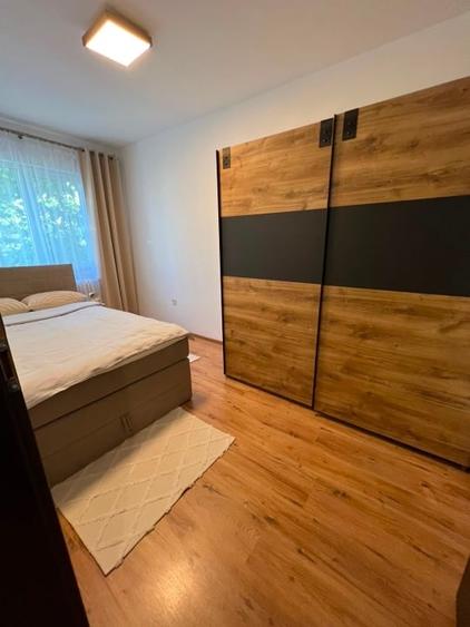 Apartament cu 3 camere semidecomandat, mobilat în Podu Roș