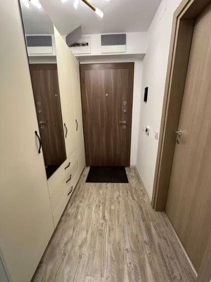 Garsonieră decomandată, mobilată în Vitan Mall