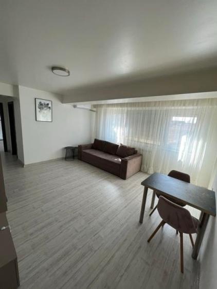 Apartament cu 2 camere semidecomandat în Tomis Nord