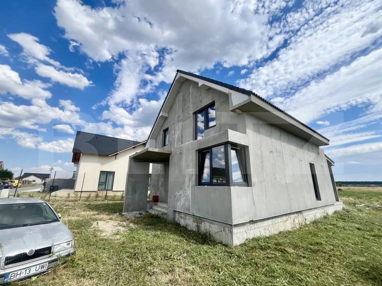 Casă individuală cu 5 camere cu Canalizare în Cihei