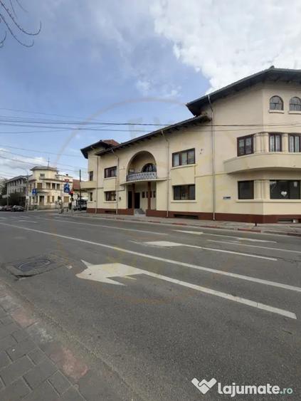 Casă cu 5 camere cu Centrală Termică în Central