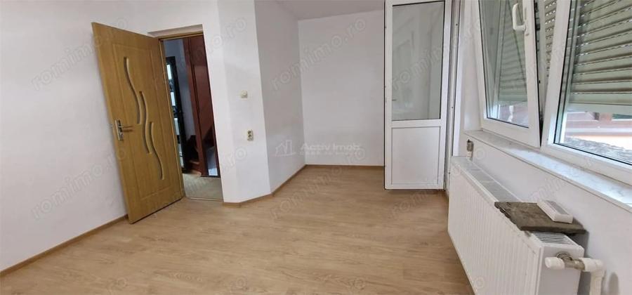 Casă cu 5 camere cu Teren 155 Mp în Muncitoresc