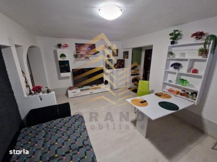 Apartament cu 3 camere decomandat în Independenței