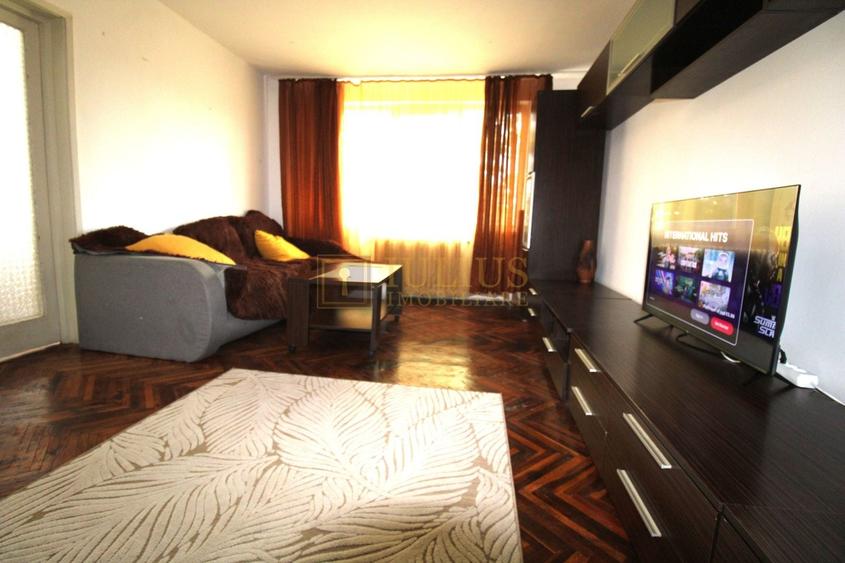 Apartament cu 4 camere semidecomandat, mobilat în Central