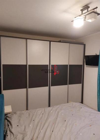 Apartament cu 3 camere semidecomandat în Colentina