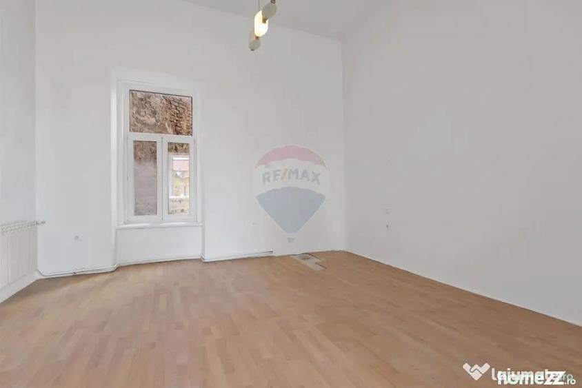 Apartament cu 3 camere semidecomandat în Central