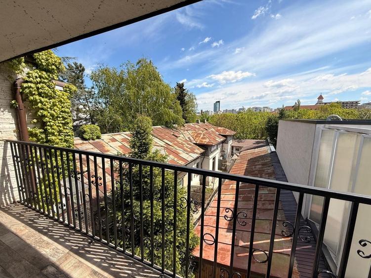 Apartament cu 3 camere decomandat, mobilat în Banu Manta