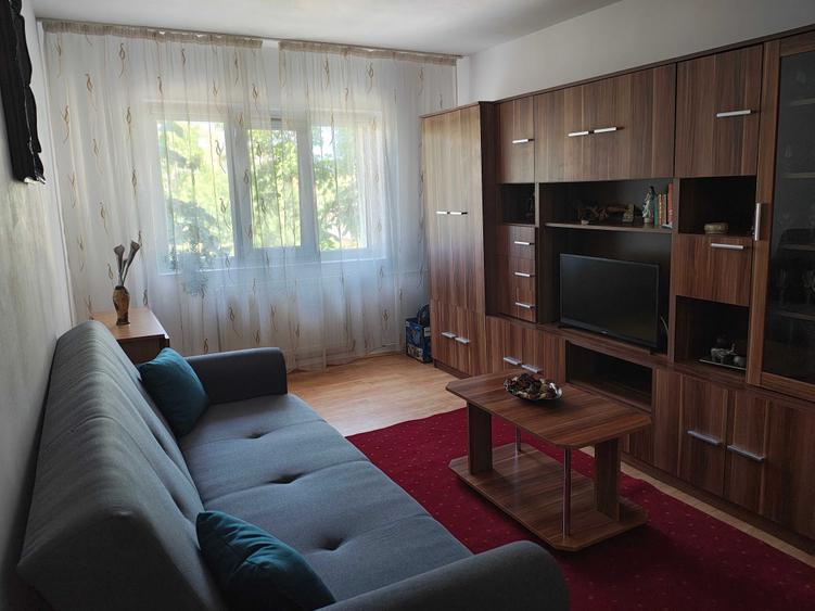 Apartament cu 2 camere decomandat în Aradului