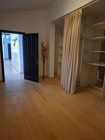 Apartament cu 3 camere decomandat în Mogoșoaia