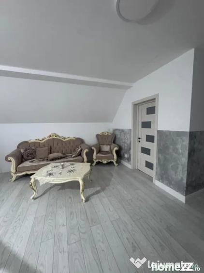 Casă cu 7 camere cu Teren 400 Mp în Central