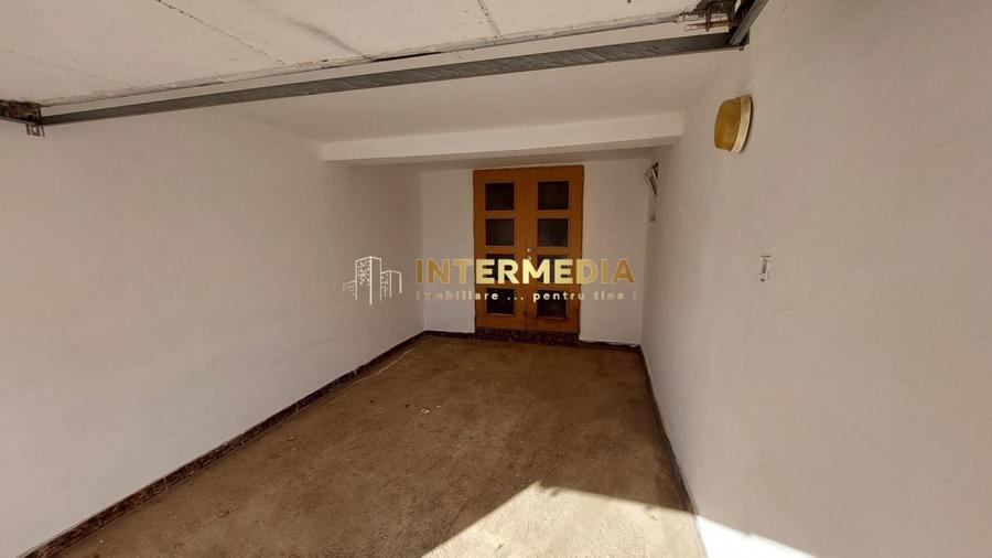 Apartament cu 3 camere decomandat, mobilat în Cetate