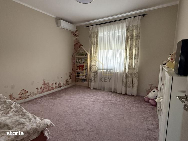 Casă cu 4 camere în Săbăreni