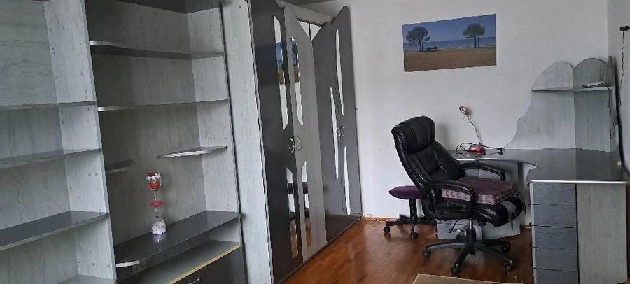 Ofer spre inchiriere garsoniera la casa-zona Garii Mari - 3