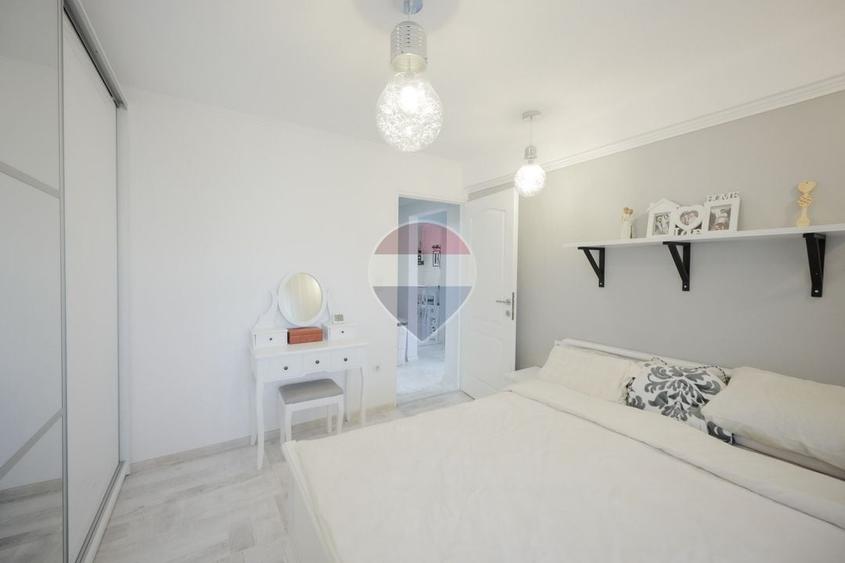 Apartament cu 3 camere decomandat, mobilat în Decebal