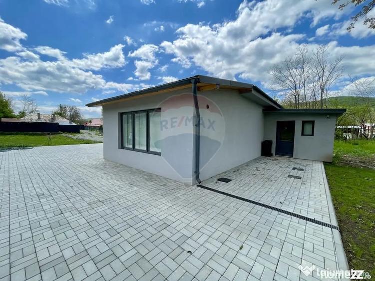 Casă cu 4 camere cu Teren 1397 Mp în Poiana