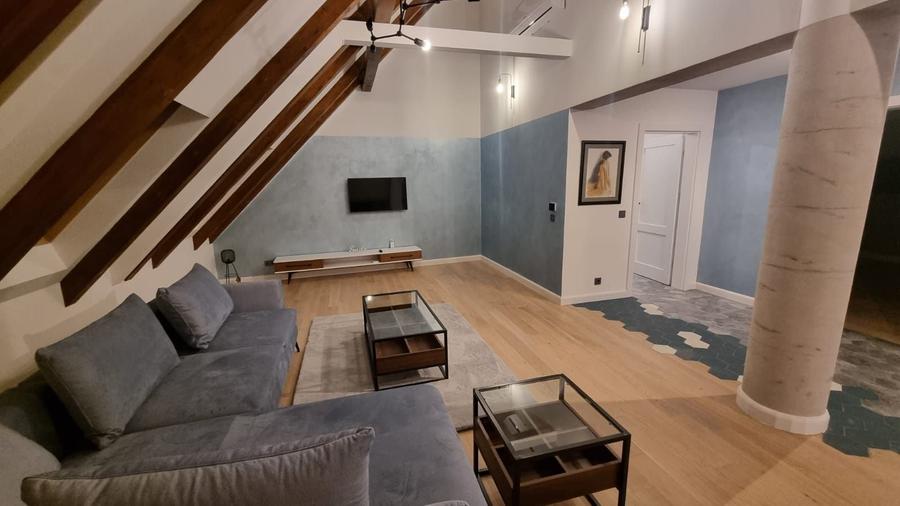 Apartament cu 4 camere decomandat în Central