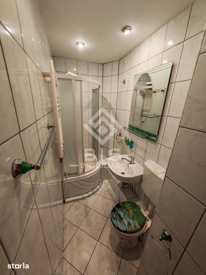 Apartament cu 4 camere decomandat în Central