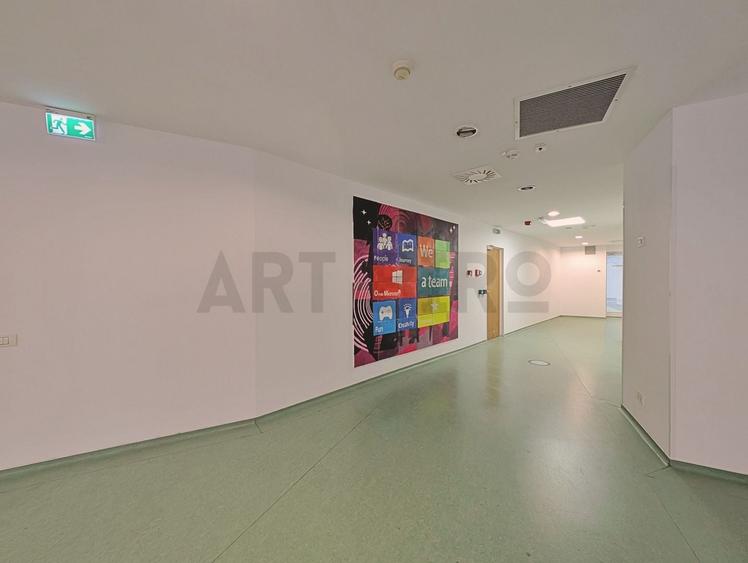 Birou, de 310 mp, în Universitate