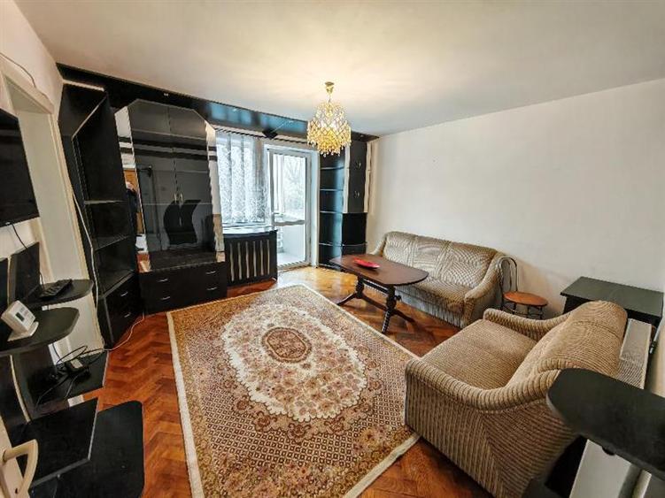 Apartament cu 2 camere semidecomandat în Centrul Civic