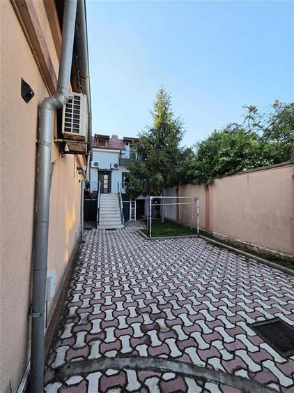 Casă cu 5 camere cu Canalizare în Central