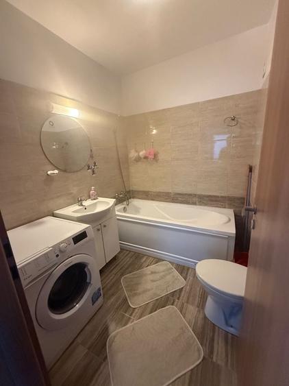 Apartament cu 2 camere decomandat în Roșu