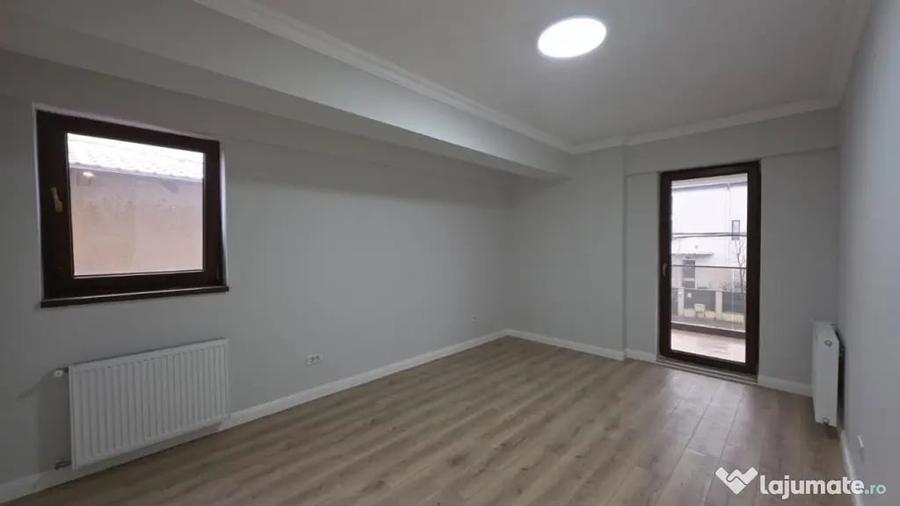 Apartament cu 3 camere semidecomandat în Dămăroaia