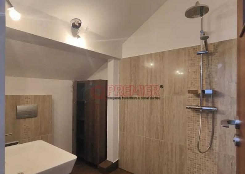 Casă cu 6 camere cu Teren 221 Mp în Obor