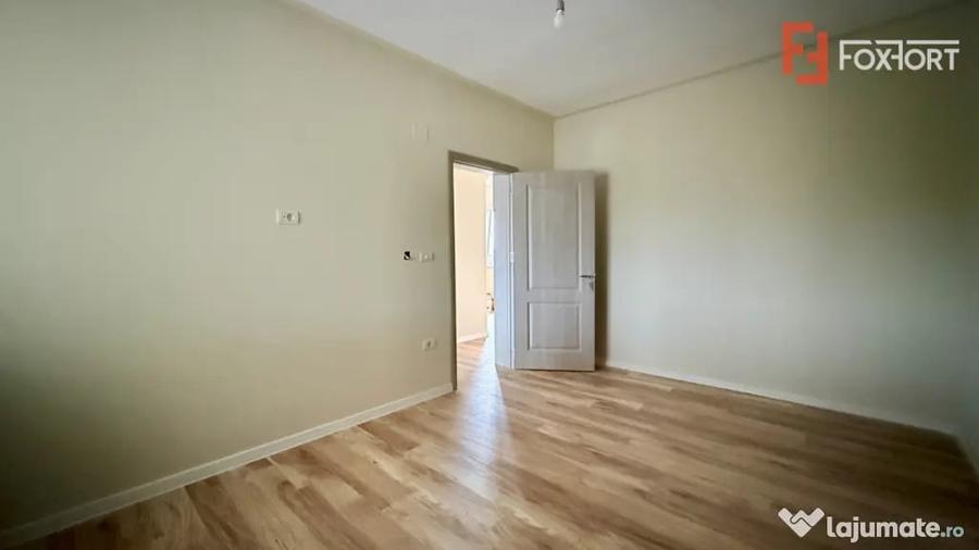 Casă cu 4 camere cu Teren 300 Mp în Ghiroda