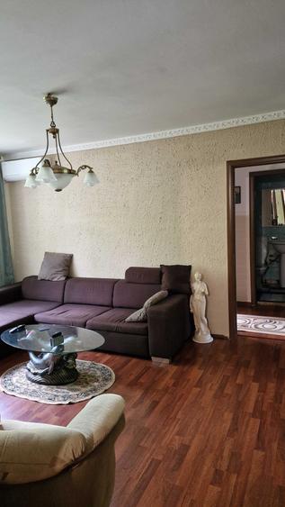 Apartament cu 3 camere decomandat, mobilat în Drumul Taberei